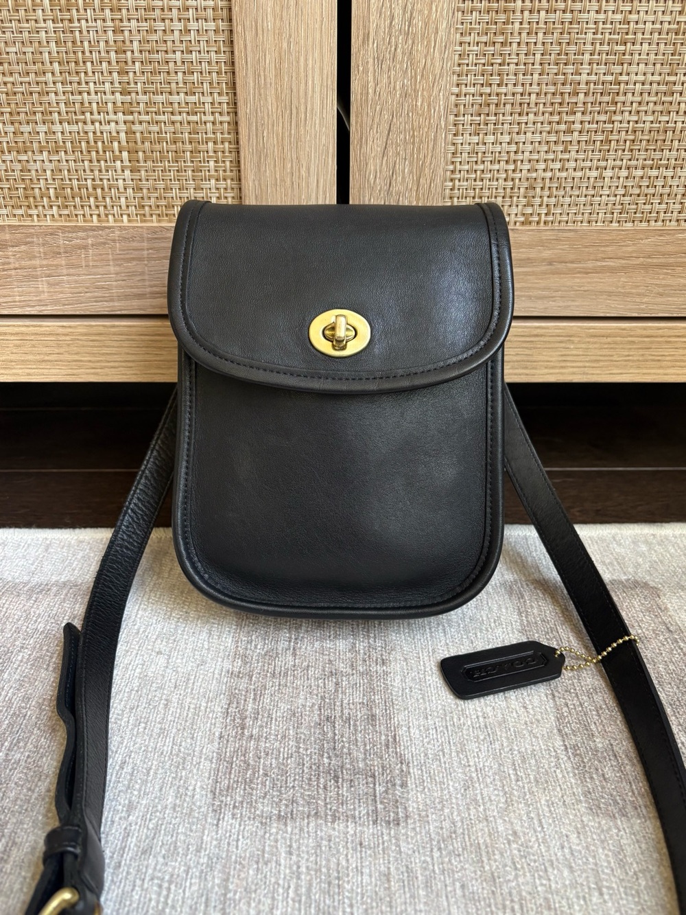 NEAR MINT COACH Vintage Sidepack Black Leather Crossbody Shoulder Bag Purse 9978